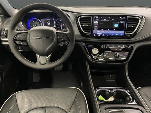 New 2026 Chrysler Pacifica Limited w/ S Appearance Package image 5
