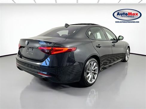 Used 2022 Alfa Romeo Giulia Ti image 2