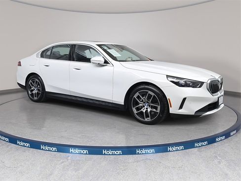 Used 2025 BMW i5 xDrive40 w/ Premium Package image 4