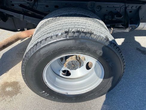 Used 2005 Ford F350 165 W.B. 2D image 27