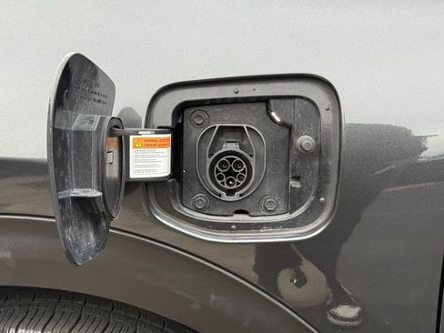 Used 2022 Kia Niro LXS image 10