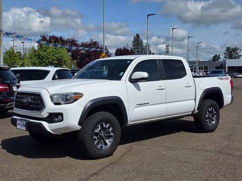 Used 2018 Toyota Tacoma TRD Off-Road image 1