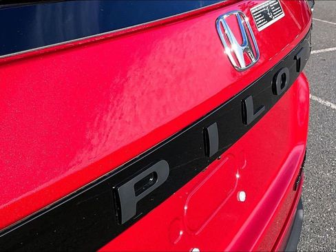 Used 2025 Honda Pilot Black Edition image 26