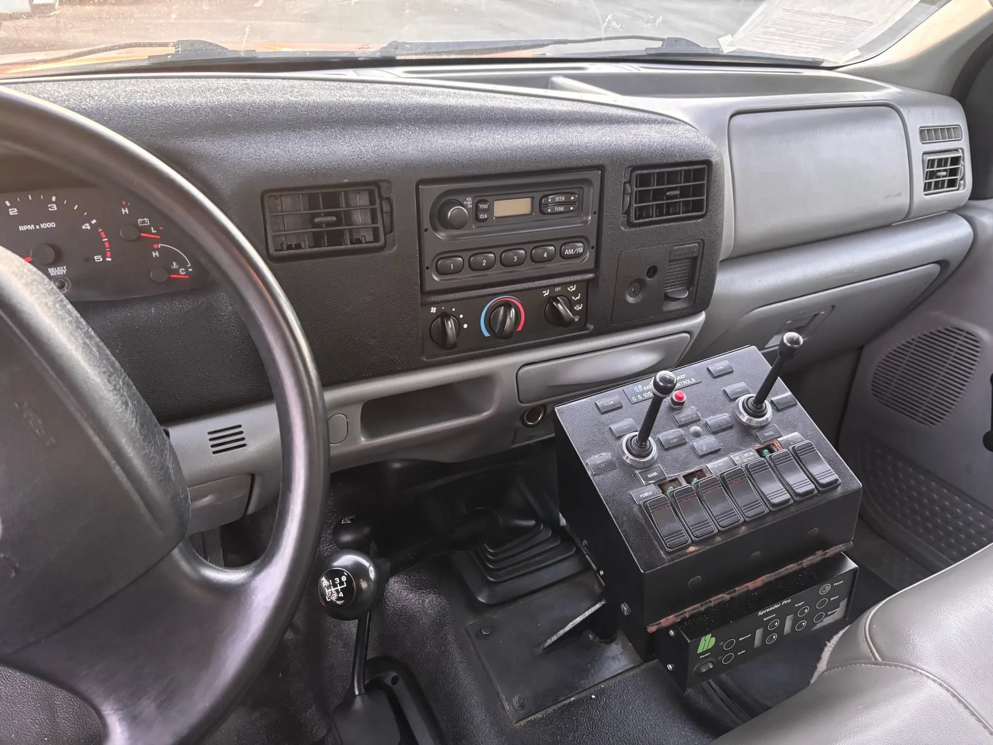 Used 2003 Ford F550 4x4 Regular Cab Super Duty image 11