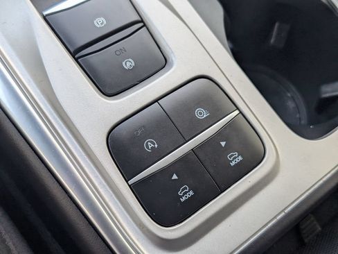 Used 2024 Ford Explorer XLT w/ Equipment Group 202A RWD image 24