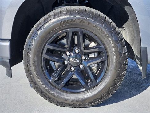 Used 2020 Chevrolet Silverado 1500 Custom w/ Custom Value Package image 10