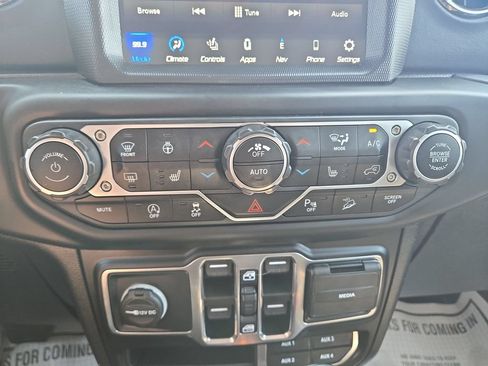 Used 2020 Jeep Wrangler Unlimited Sahara AWD/4WD image 11