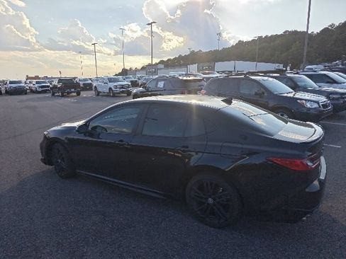 Used 2026 Toyota Camry Hybrid w/ Convenience Package FWD image 4
