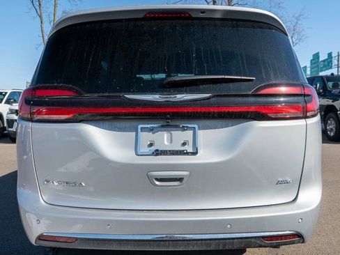 New 2026 Chrysler Pacifica Select image 6