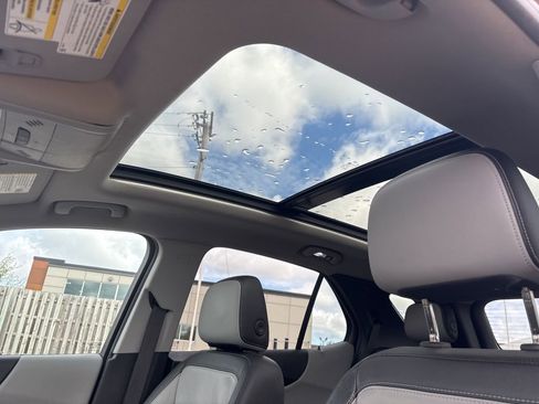 Used 2018 Chevrolet Equinox Premier AWD/4WD image 19