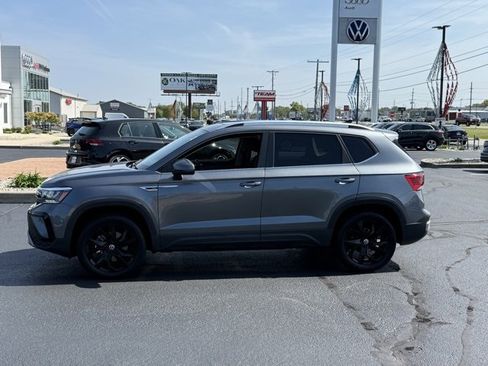 Used 2022 Volkswagen Taos SE image 4