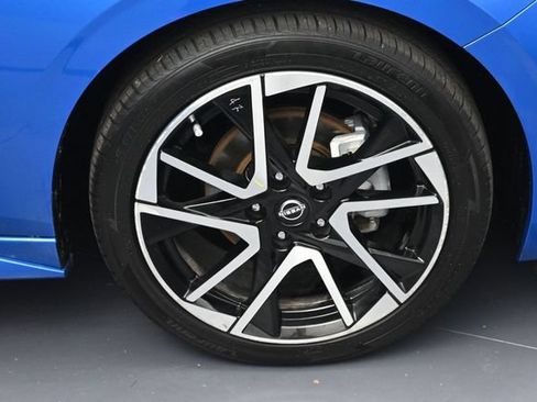 Used 2025 Nissan Sentra SR FWD image 5