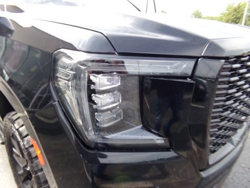 Used 2021 GMC Yukon Denali w/ Denali Ultimate Package AWD/4WD image 52
