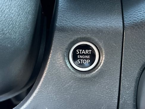 Used 2023 Nissan Frontier PRO-4X w/ Technology Package AWD/4WD image 26
