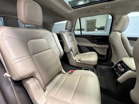 Used 2022 Lincoln Aviator AWD w/ Premium Package image 29