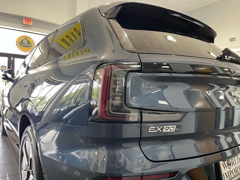 Used 2025 Volvo EX90 Plus AWD/4WD image 13