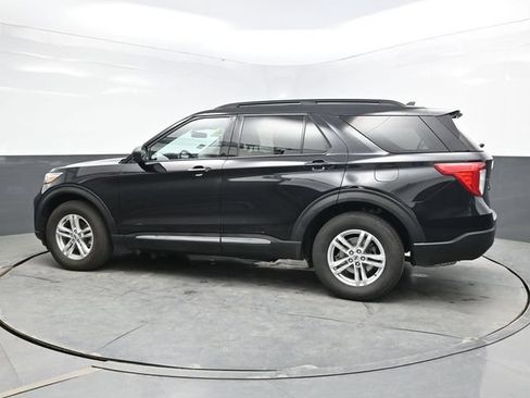 Used 2023 Ford Explorer XLT w/ Equipment Group 202A AWD/4WD image 4