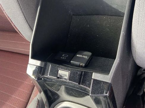 Used 2025 Toyota Corolla SE FWD image 27