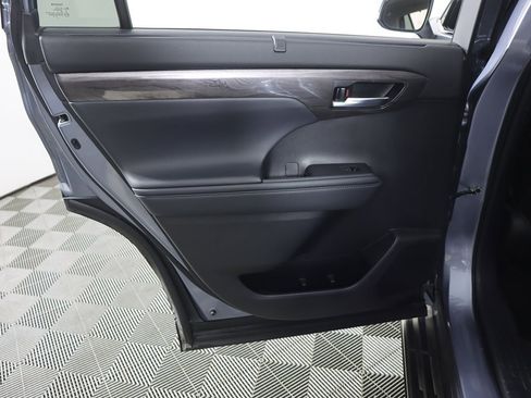 Used 2022 Toyota Highlander Platinum image 31