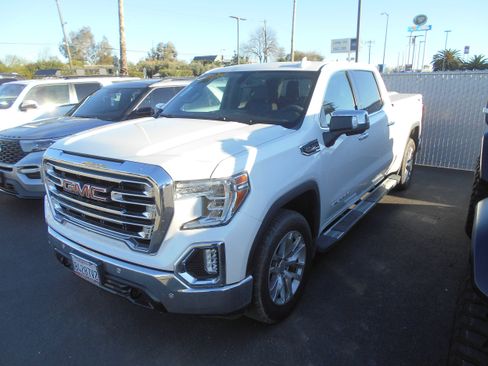 Used 2019 GMC Sierra 1500 SLT w/ SLT Premium Package image 3