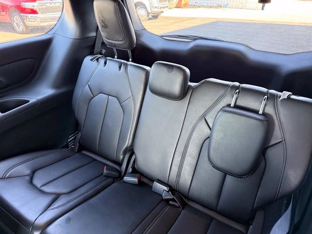 Used 2026 Chrysler Pacifica Select FWD image 15