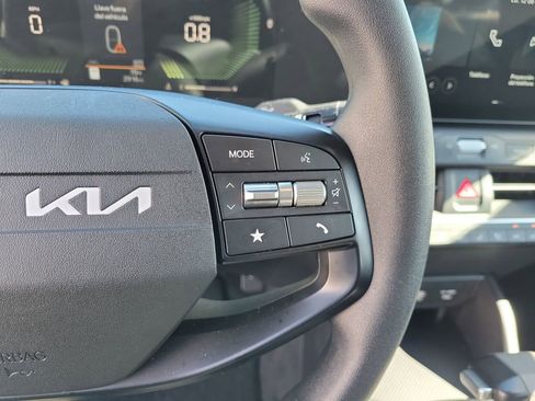 Used 2025 Kia K4 LXS image 24