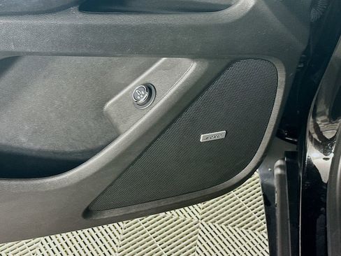 Used 2023 Chevrolet Traverse LT w/ LT Premium Package image 26