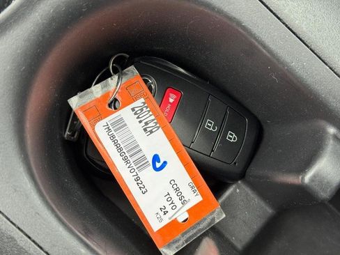 Used 2024 Toyota Corolla Cross LE image 30