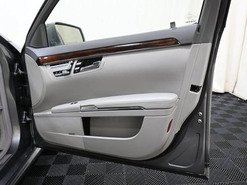Used 2010 Mercedes-Benz S 550 4MATIC image 25