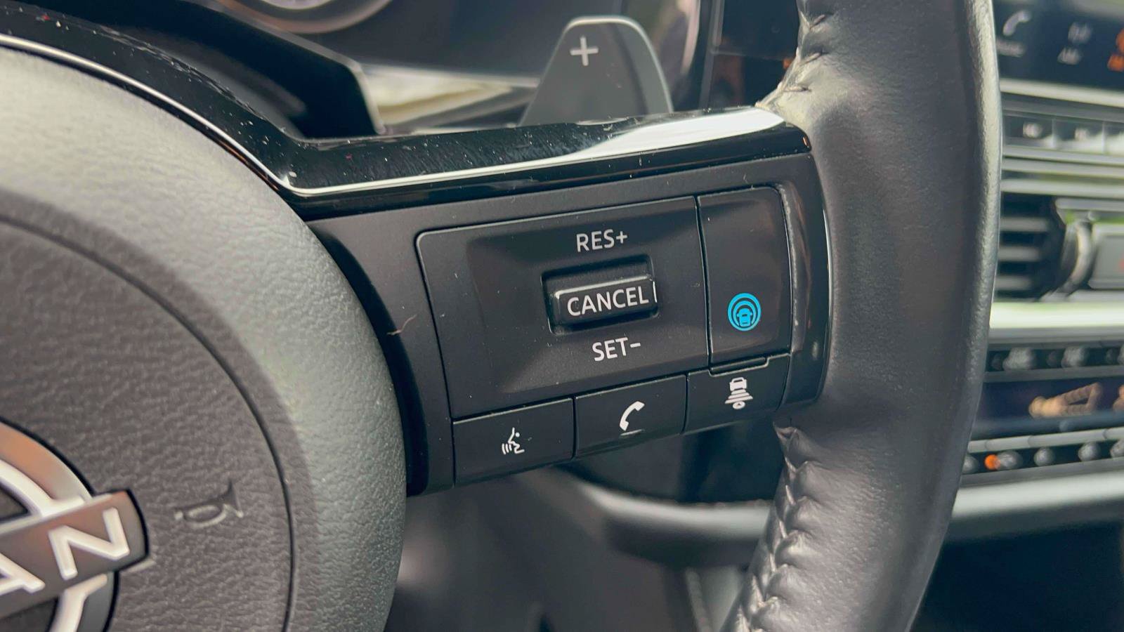 Used 2024 Nissan Pathfinder SL AWD/4WD image 25