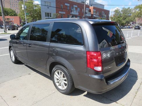 Used 2019 Dodge Grand Caravan SXT FWD image 5