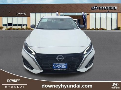 Used 2025 Nissan Altima 2.5 SV FWD image 8