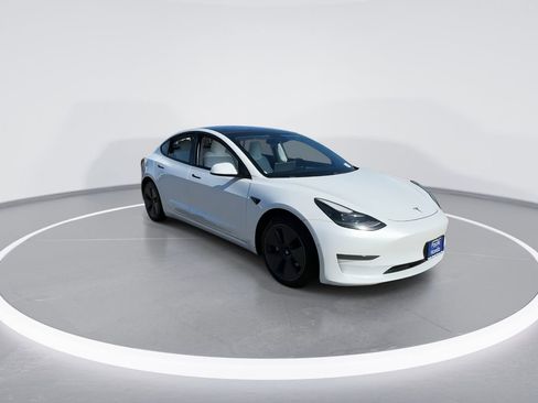 Used 2021 Tesla Model 3 Standard Range Plus image 2