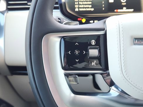 New 2025 Land Rover Range Rover Long Wheelbase SE image 28