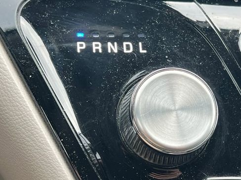 Used 2017 Chrysler Pacifica Touring image 9