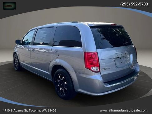 Used 2018 Dodge Grand Caravan SXT image 3