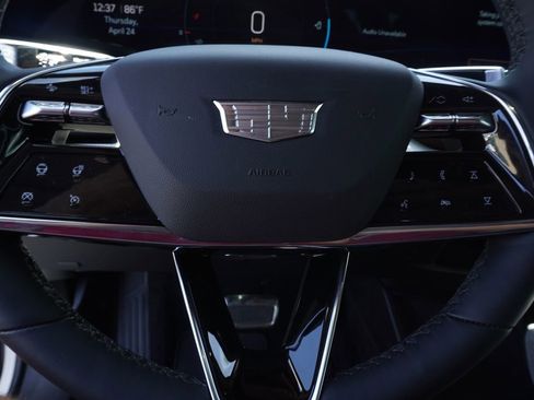 New 2025 Cadillac Optiq Luxury 1 image 17