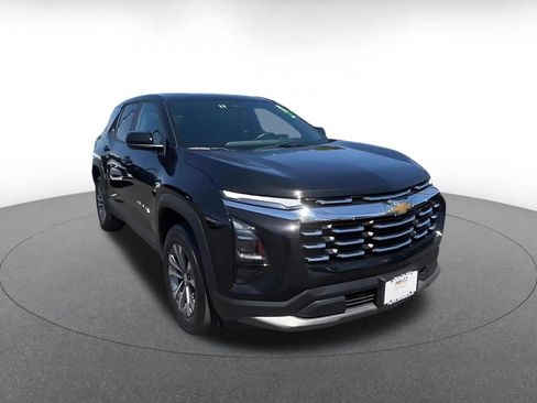 Used 2025 Chevrolet Equinox LT FWD image 3