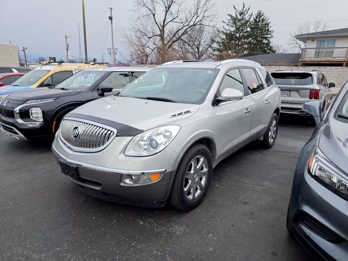 Used 2010 Buick Enclave CXL image 3