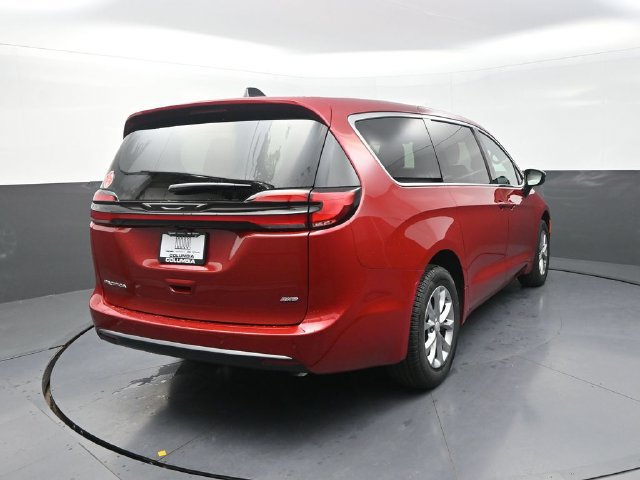 New 2027 Chrysler Pacifica Select AWD/4WD image 8