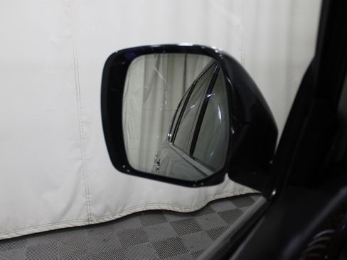 Used 2017 Nissan Armada Platinum image 12