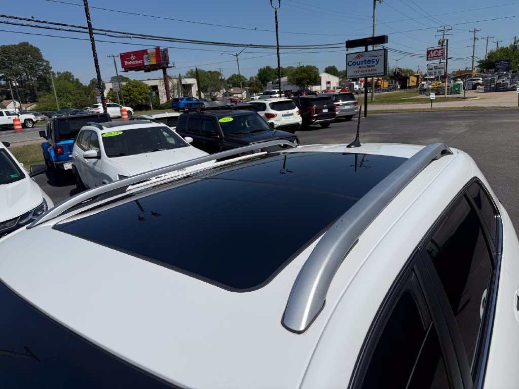 Used 2019 Jeep Cherokee Limited w/ Luxury Group AWD/4WD image 15
