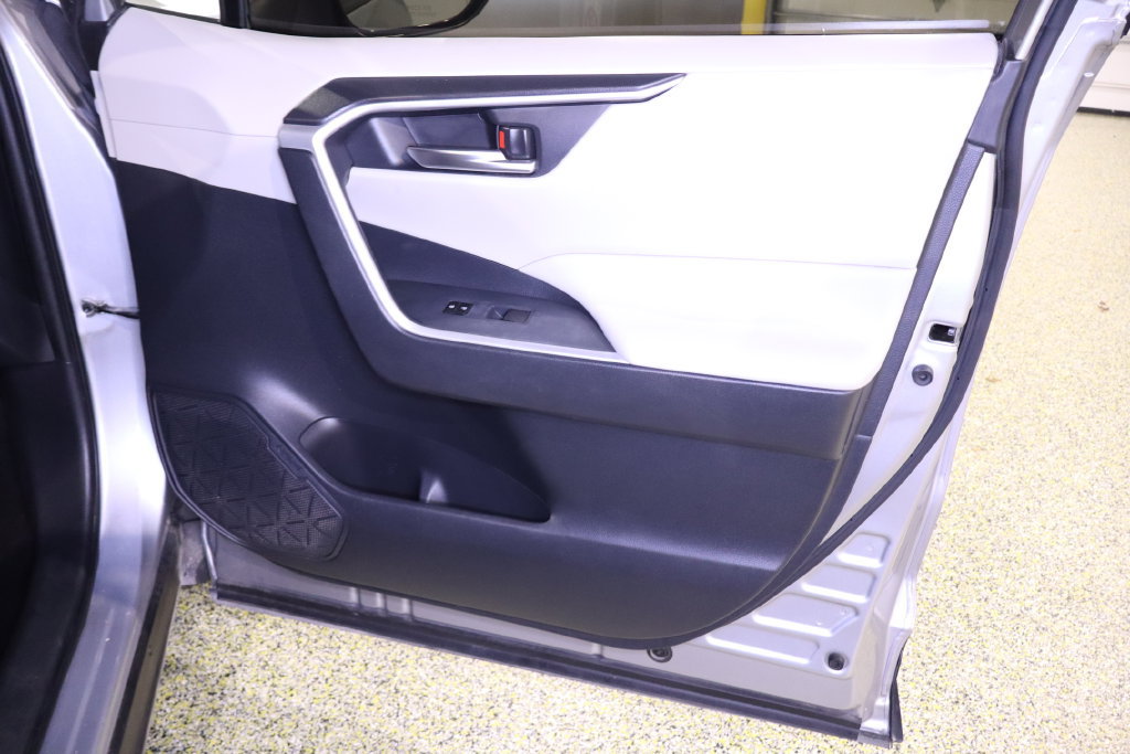 Used 2019 Toyota RAV4 XLE w/ Convenience Package FWD image 38