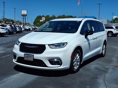 Used 2024 Chrysler Pacifica Touring-L