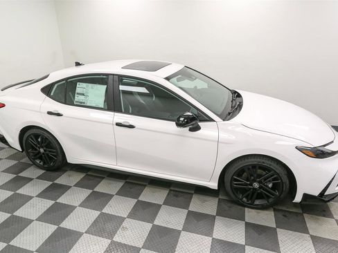 New 2026 Toyota Camry Hybrid image 5