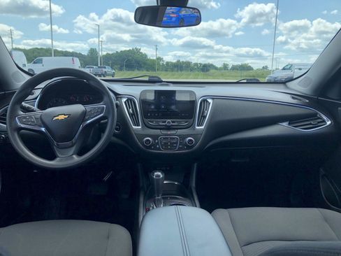 Used 2019 Chevrolet Malibu LT FWD image 14