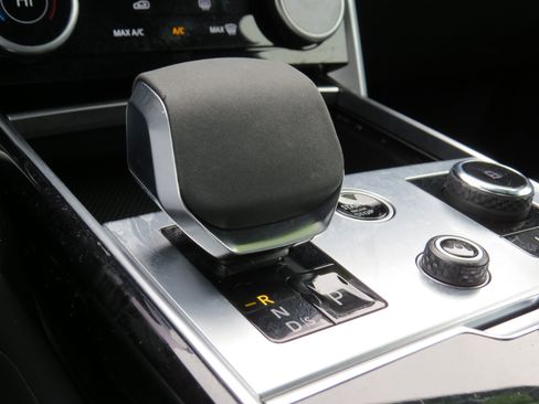 Used 2023 Land Rover Range Rover SE image 29