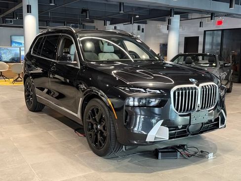 Certified 2024 BMW X7 xDrive40i w/ Parking Assistance Package AWD/4WD image 3