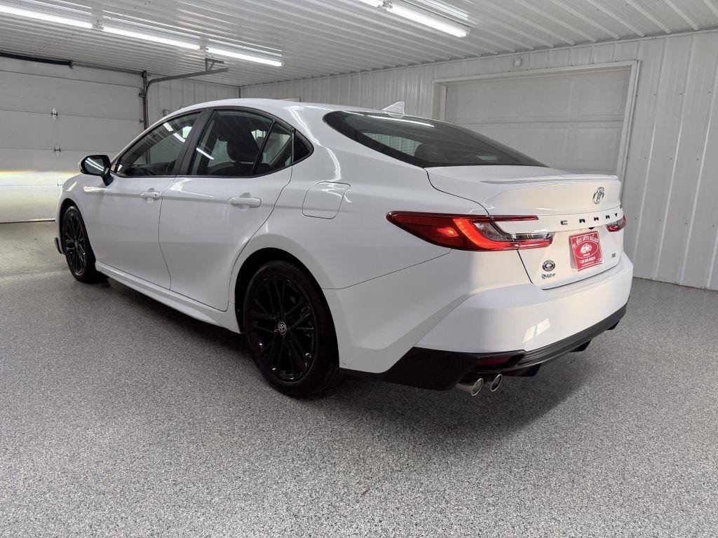 Used 2025 Toyota Camry SE FWD image 5