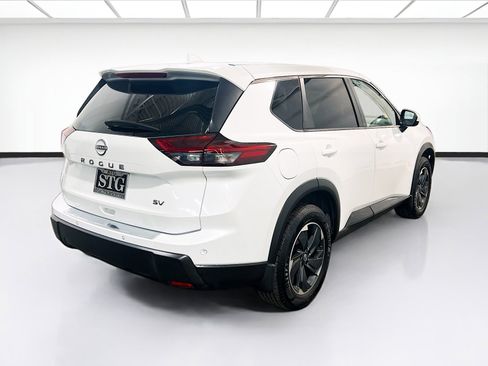 Used 2024 Nissan Rogue SV FWD image 4